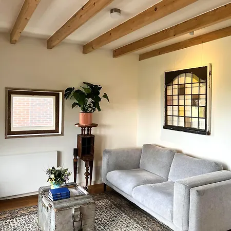 The Grutto, Private 25 Min From Center Apartahotel